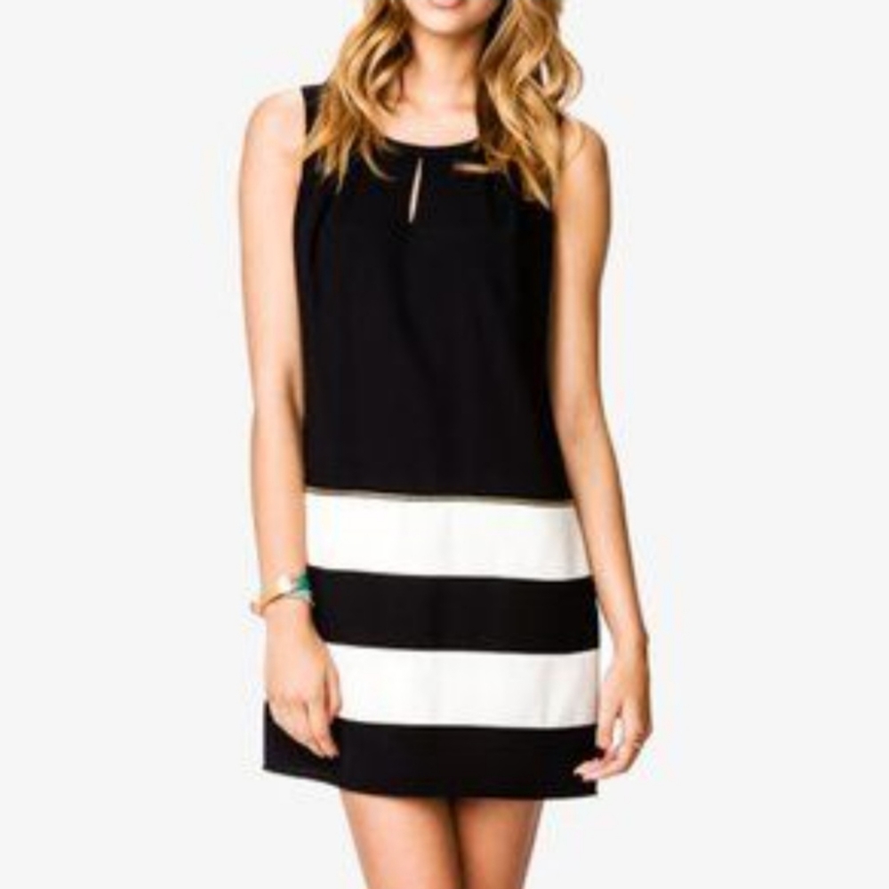 Forever 21 Sleeveless Black & White Dress